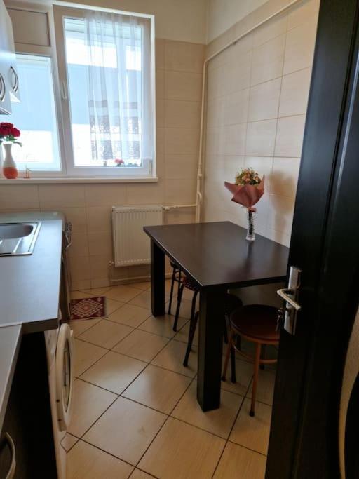 Charming Apartment With Private Terrace Boekarest Buitenkant foto